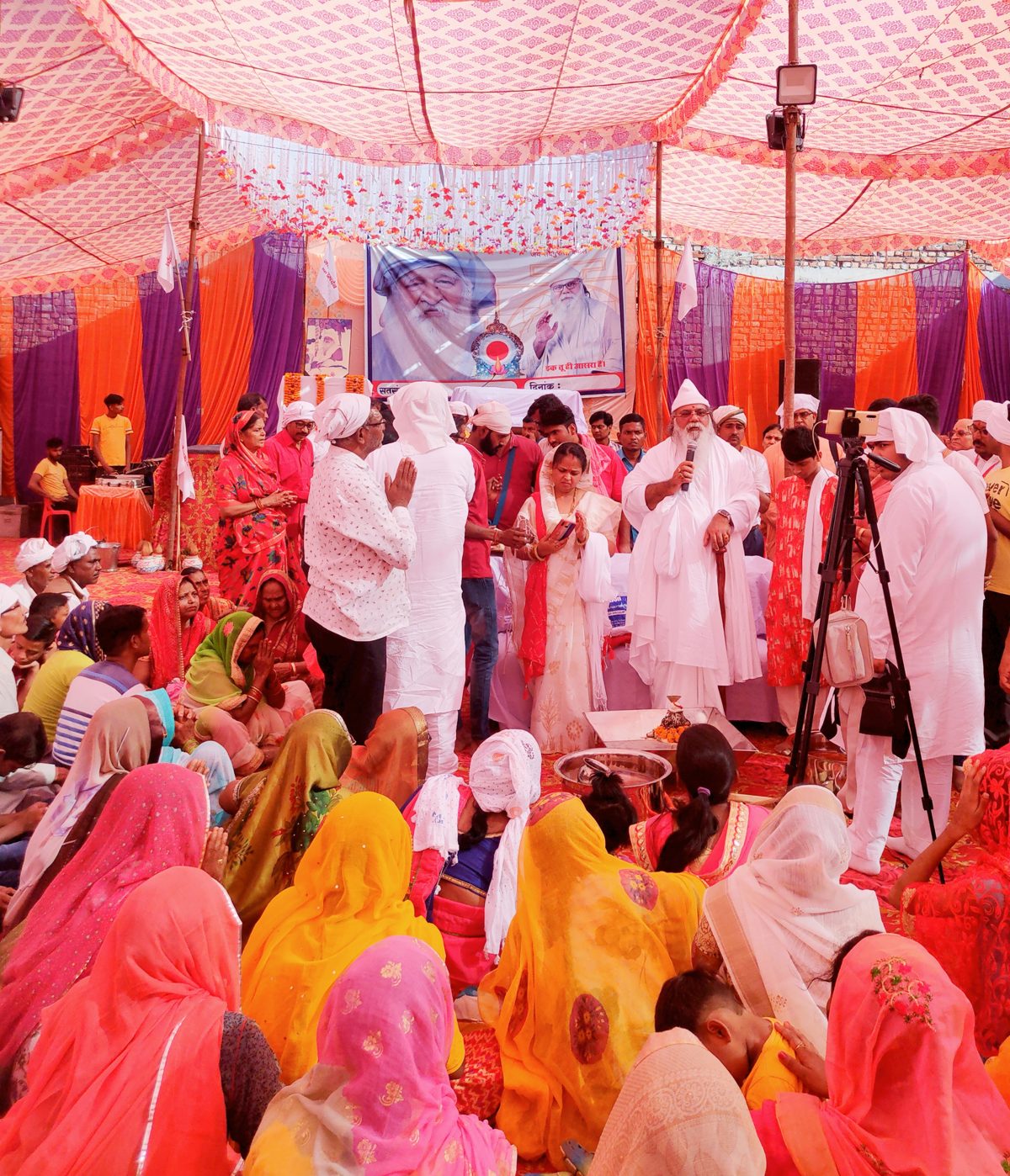 Devotees gathered in satsang